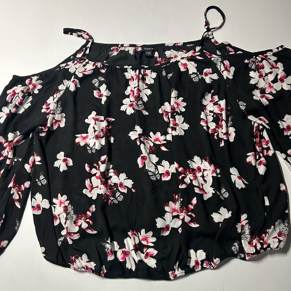 Torrid women’s size 4X Georgette, floral, print, cold, shoulder top - Picture 8 of 12